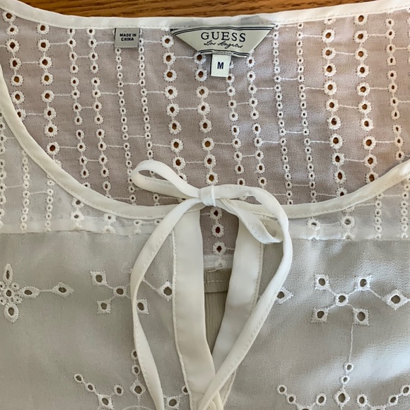 GUESS cream & beige tie front lined eyelet blouse, w/ tie at wrist. M - Picture 6 of 8